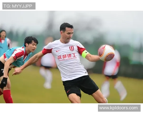 成都足球队的团队协作探讨：如何在比赛中实现默契配合与共同进步