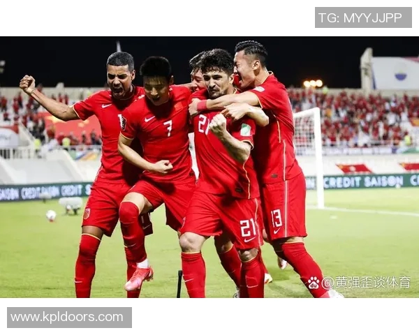 杭州篮球队团队协作引发热议球迷对战术配合和球员默契提出不同看法