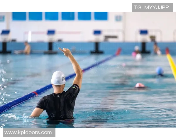 游泳与足球的完美结合谁是最优秀的水中足球明星 游泳与足球的完美结合谁是最优秀的水中足球明星