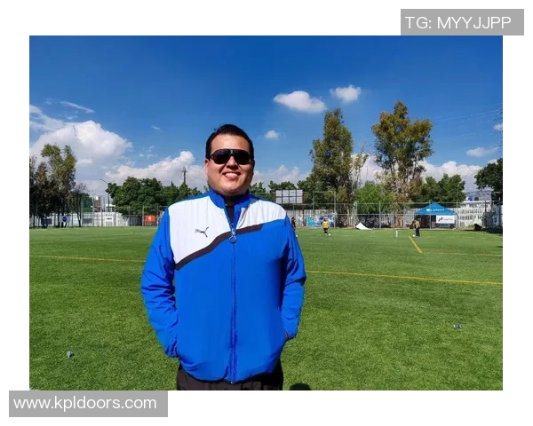 谦卑之心铸就辉煌足球明星背后的低调故事与人生哲学